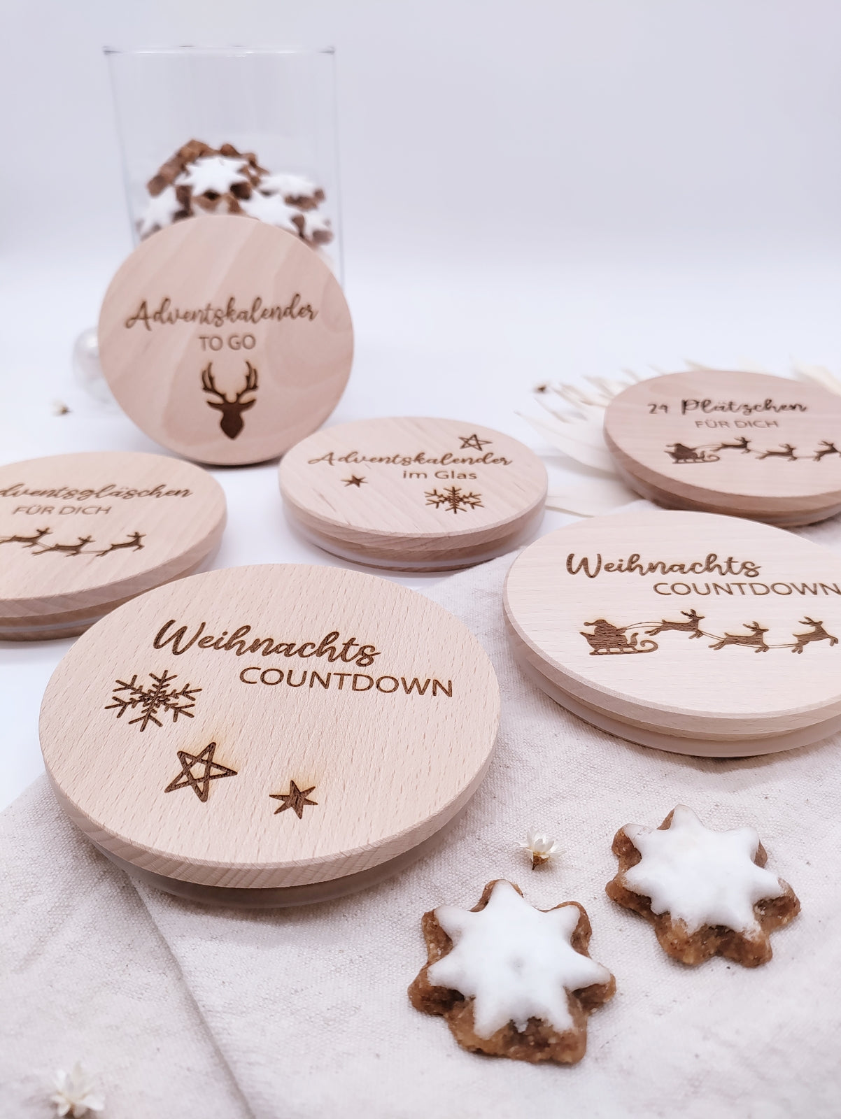 Adventskalender im Glas für Erwachsene mit personalisierter Gravur, nachhaltiges Vorratsglas aus recyceltem Glas und Holzdeckel, Countdown zur Weihnachtszeit, Geschenkidee zu Weihnachten