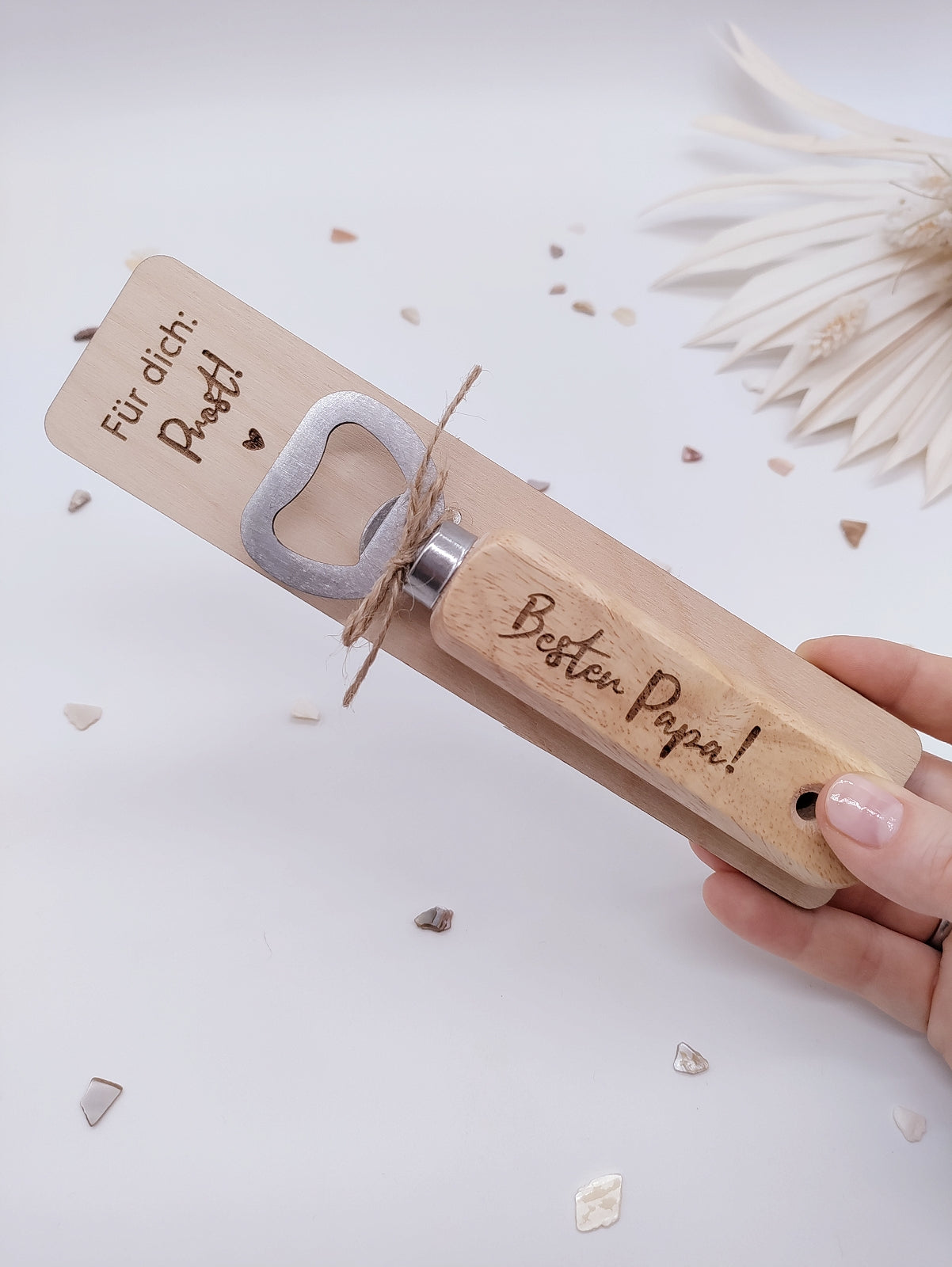 Flaschenöffner aus Buchenholz mit Gravur Bester Papa – Geschenk zum Vatertag oder Papa Geburtstag mit optionalem gravierten Holzhalter – personalisiertes Biergeschenk plastikfrei