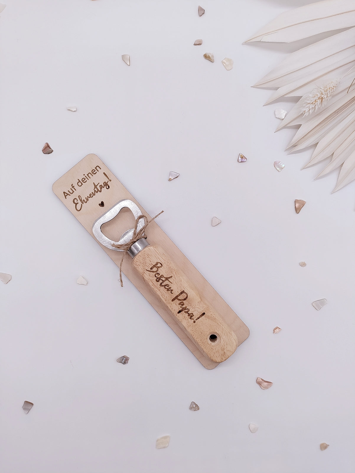Flaschenöffner aus Buchenholz mit Gravur Bester Papa – Geschenk zum Vatertag oder Papa Geburtstag mit optionalem gravierten Holzhalter – personalisiertes Biergeschenk plastikfrei