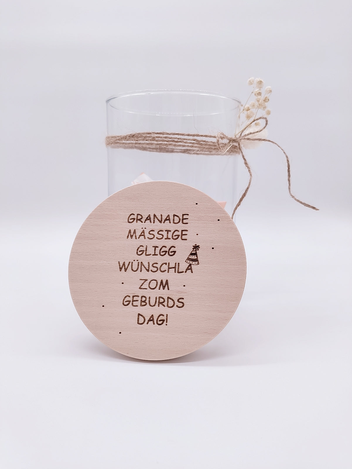 Vorratsglas mit Gravur ‚Granade mässige gligg wünschla zom geburds dag!‘ – lustiges Geburtstagsgeschenk auf Schwäbisch, nachhaltiges Glas mit Holzdeckel, Geschenkidee für Schwaben