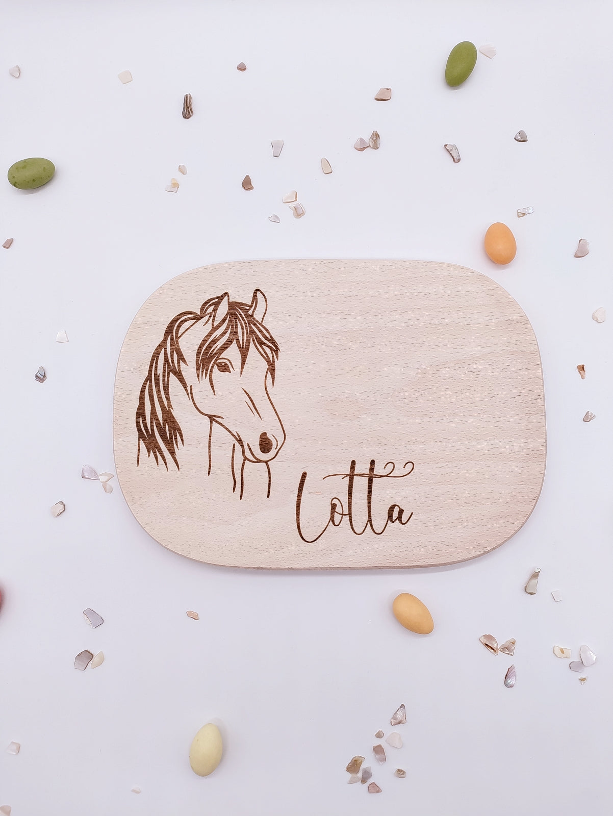 Individuelles Holzbrett mit Pferdemotiv & Name – personalisiertes Vesperbrett, perfekt als Geschenk für Pferdeliebhaber, Kinder & Reiter.