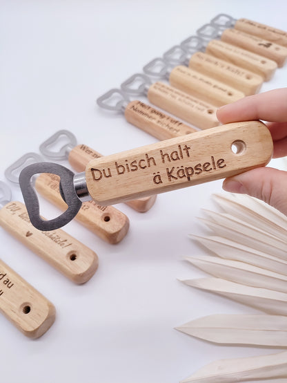 Flaschenöffner aus Buchenholz mit schwäbischem Spruch graviert