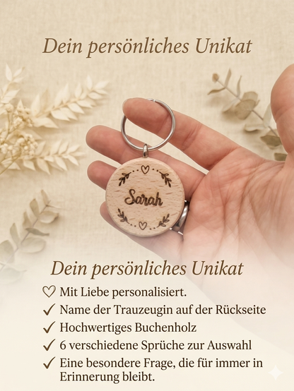 Graviertes Trauzeugin Geschenk mit Schlüsselanhänger und Holzhalter