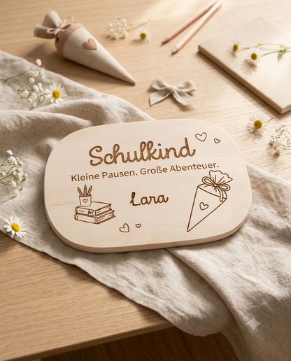 Personalisiertes Vesperbrett aus Ahornholz mit Namen als Geschenk zur Einschulung