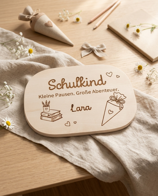 Personalisiertes Vesperbrett aus Ahornholz mit Namen als Geschenk zur Einschulung