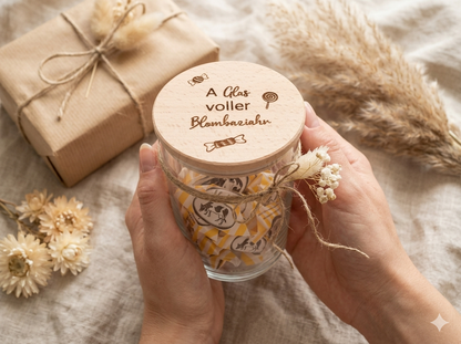 Nachhaltiges Vorratsglas aus recyceltem Glas mit schwäbischem Spruch auf dem Holzdeckel