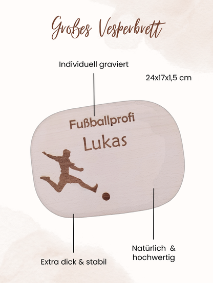 Personalisiertes Vesperbrett mit Fußballer-Gravur und Name aus massivem Ahornholz, Geschenk für Kinder und Fußballfans, nachhaltig produziert auf der Schwäbischen Alb