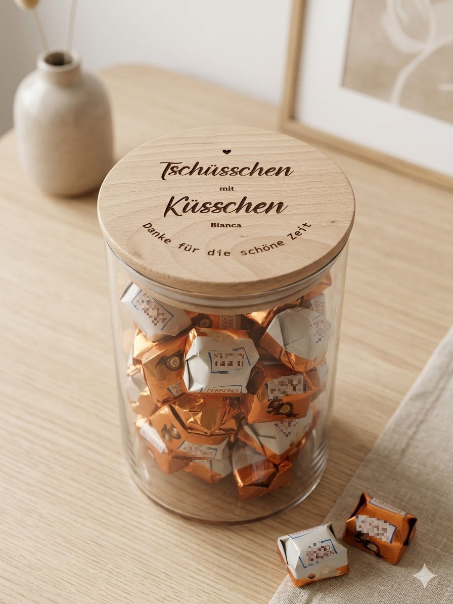 Personalisiertes Abschiedsgeschenk Glas mit graviertem Holzdeckel und Spruch Tschüsschen mit Küsschen Danke für die schöne Zeit