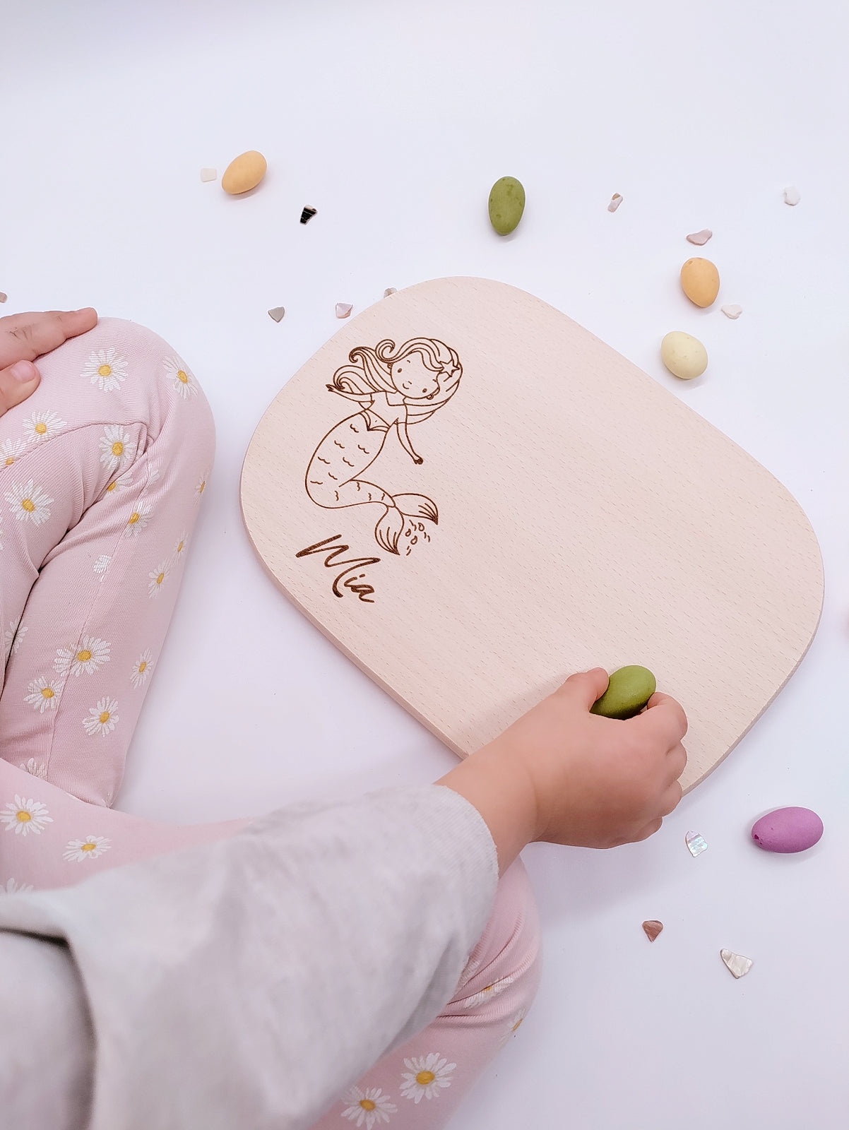 Personalisiertes Vesperbrett aus Ahornholz mit Gravur Meerjungfrau und Name – Frühstücksbrett Kinder Geschenk