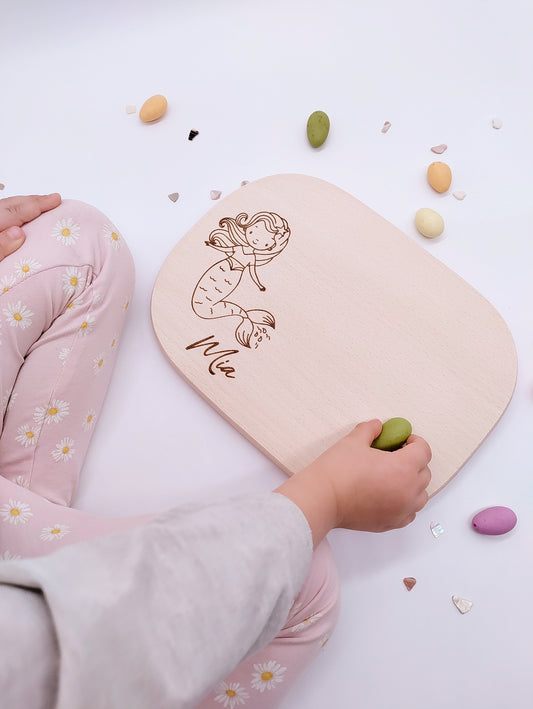 Personalisiertes Vesperbrett aus Ahornholz mit Gravur Meerjungfrau und Name – Frühstücksbrett Kinder Geschenk