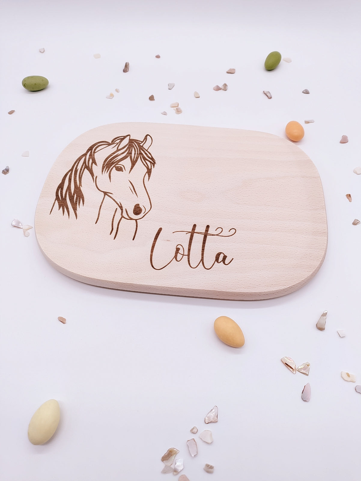Individuelles Holzbrett mit Pferdemotiv & Name – personalisiertes Vesperbrett, perfekt als Geschenk für Pferdeliebhaber, Kinder & Reiter.