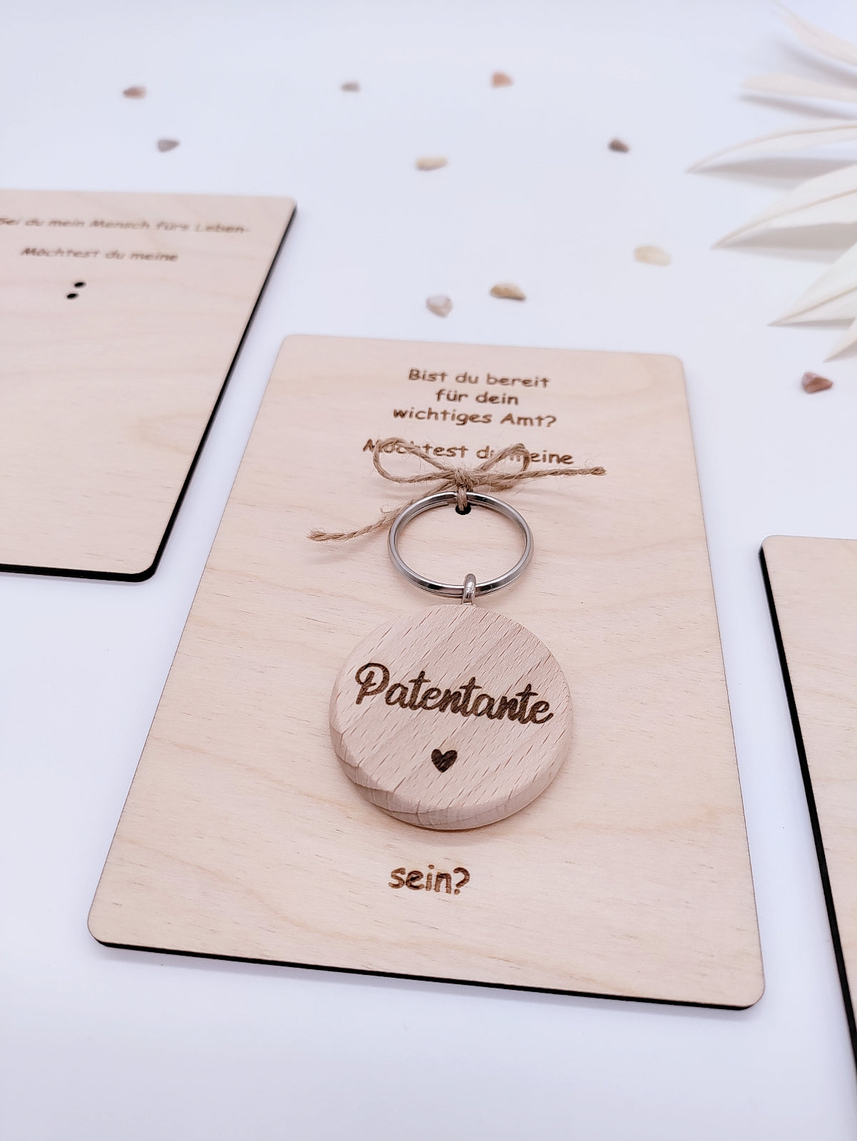 „Willst du meine Patentante werden?“ Geschenk – Holzkarte mit Gravur und individueller Namensgravur auf Schlüsselanhänger, perfekt zur Taufe oder Geburt.