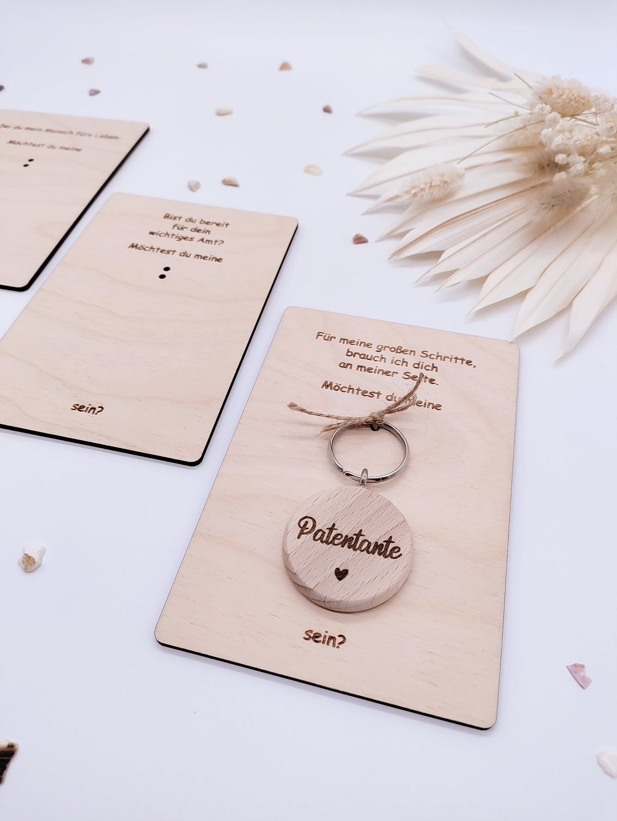 „Willst du meine Patentante werden?“ Geschenk – Holzkarte mit Gravur und individueller Namensgravur auf Schlüsselanhänger, perfekt zur Taufe oder Geburt.