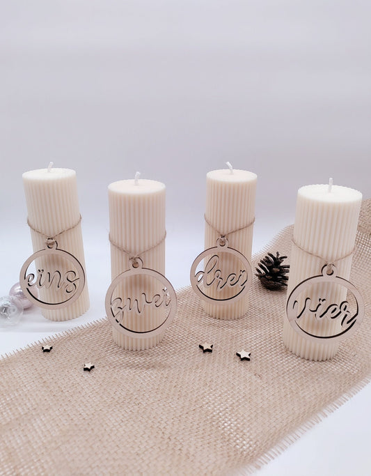 Gelaserte Adventskranz-Zahlen aus Holz 1 bis 4, moderne und schlichte Weihnachtsdeko für Adventskranz oder Kerzenhalter, nachhaltig gefertigt